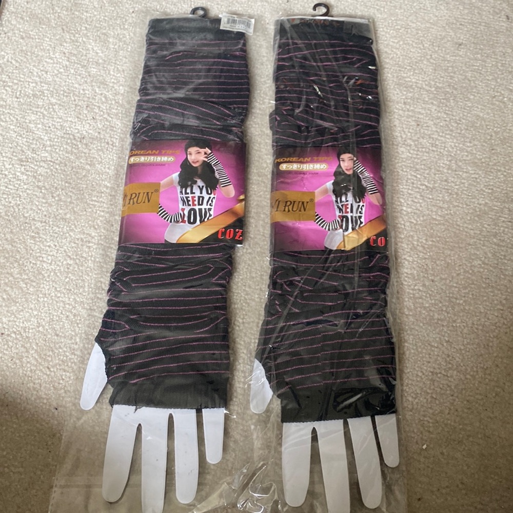 NWT Two pairs Cozi Black/Purple Fingerless Arm Warmers